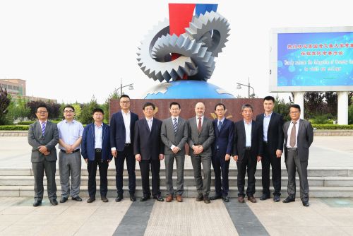 煙臺汽車工程職院牽手英國著名學(xué)府成立研究院