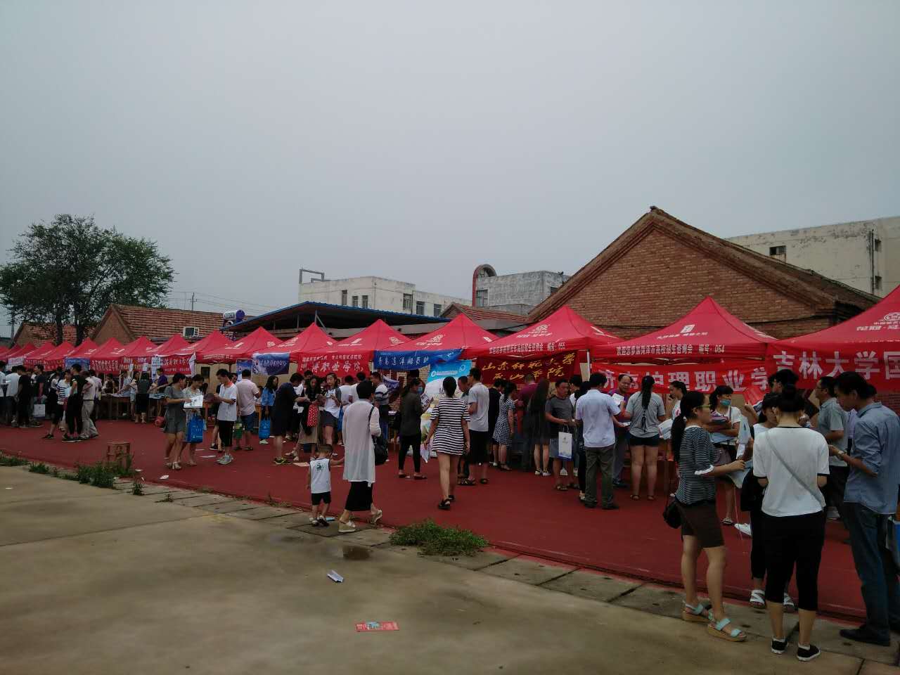 菏澤市2021年普通高校招生咨詢會在菏澤二中圓滿成功
