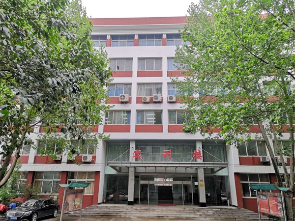 濟南應用技術職業(yè)中等專業(yè)學校是公辦學校嗎？學校好不好？