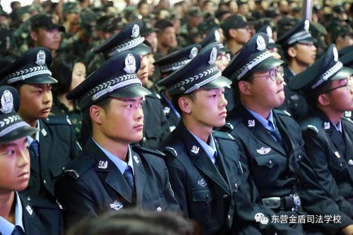 東營(yíng)金盾司法學(xué)校舉行法治副校長(zhǎng)聘任儀式暨“讓法律護(hù)航成長(zhǎng)”專題講座