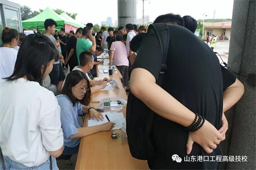 山東港口工程高級(jí)技工學(xué)校18級(jí)新生報(bào)道紀(jì)實(shí)！  