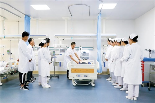 山東龍口礦業(yè)集團高級技工學(xué)校收初中畢業(yè)生嗎？