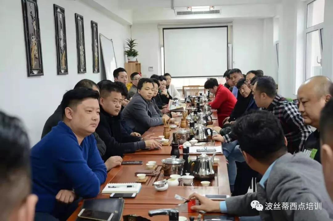 煙臺(tái)青管會(huì)第三次會(huì)議在煙臺(tái)波絲蒂糕點(diǎn)培訓(xùn)學(xué)校舉行！