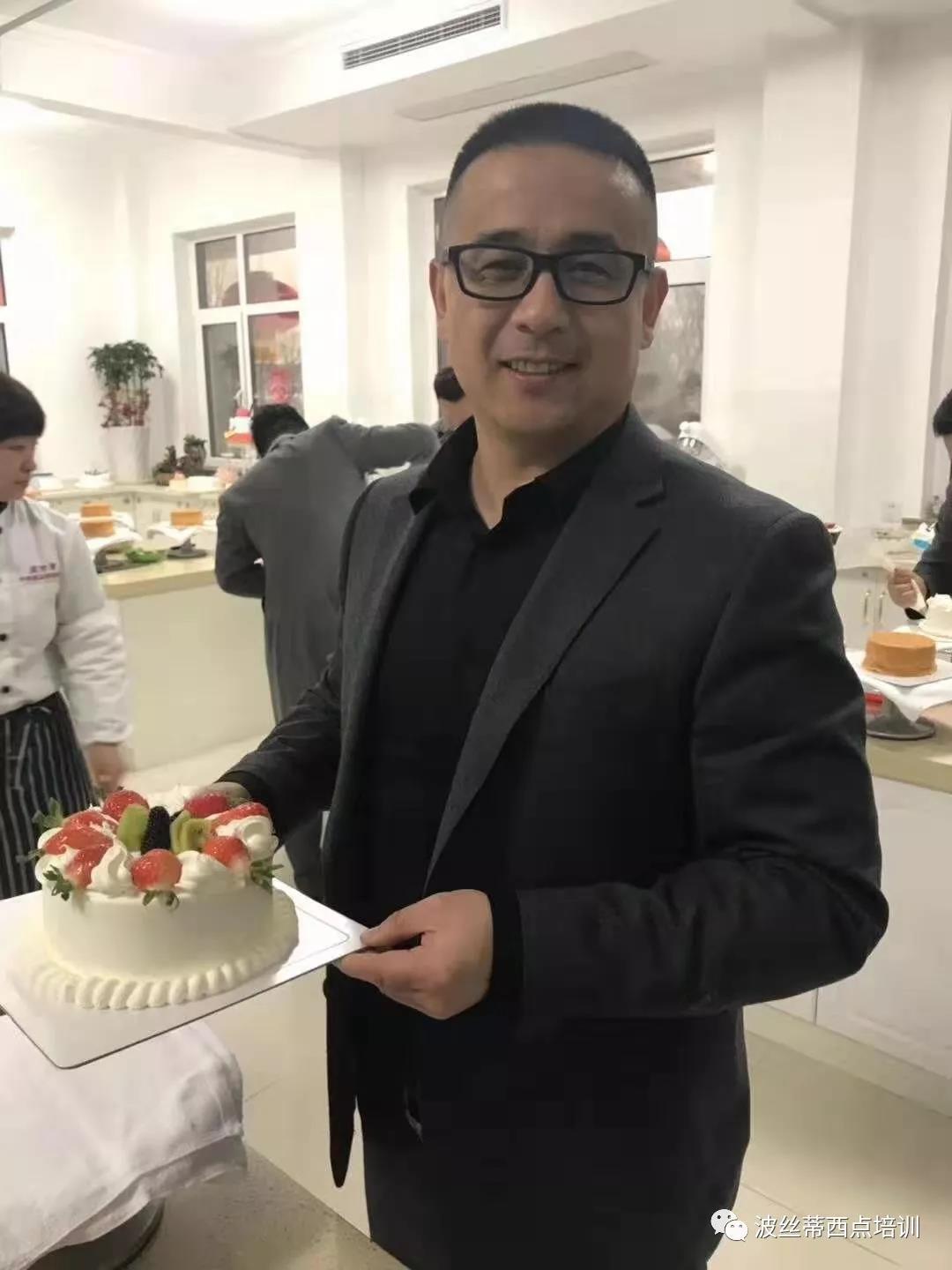 煙臺(tái)青管會(huì)第三次會(huì)議在煙臺(tái)波絲蒂糕點(diǎn)培訓(xùn)學(xué)校舉行！