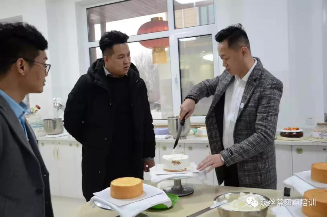 煙臺(tái)青管會(huì)第三次會(huì)議在煙臺(tái)波絲蒂糕點(diǎn)培訓(xùn)學(xué)校舉行！
