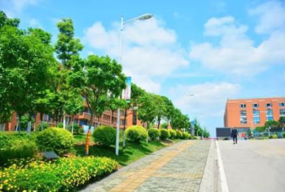 成都3+2學(xué)校是全日制學(xué)校嗎