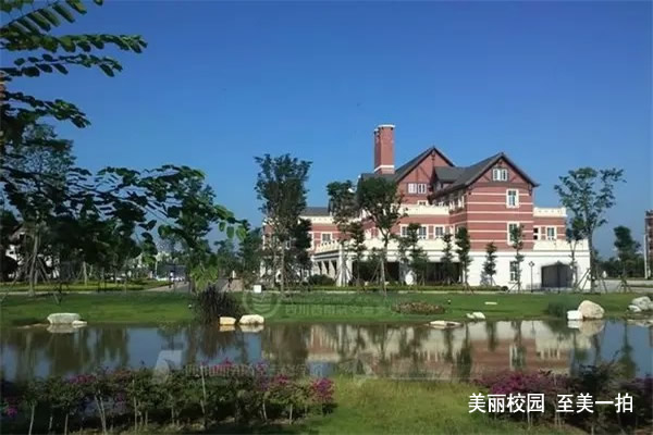 四川西南航空職業(yè)學(xué)院學(xué)校環(huán)境實(shí)拍圖片